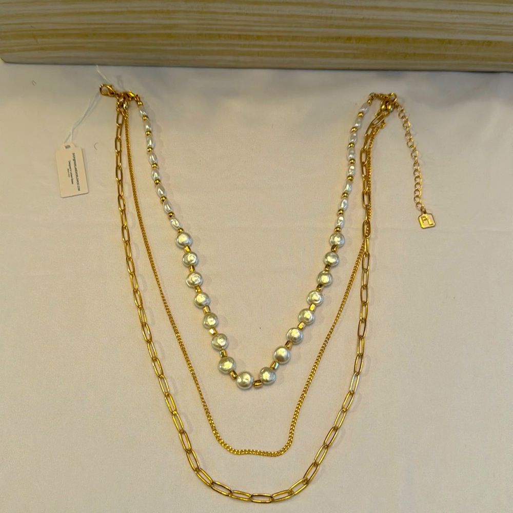• Versatile with endless styling possibilities • Iconic Design • Glass Pearls